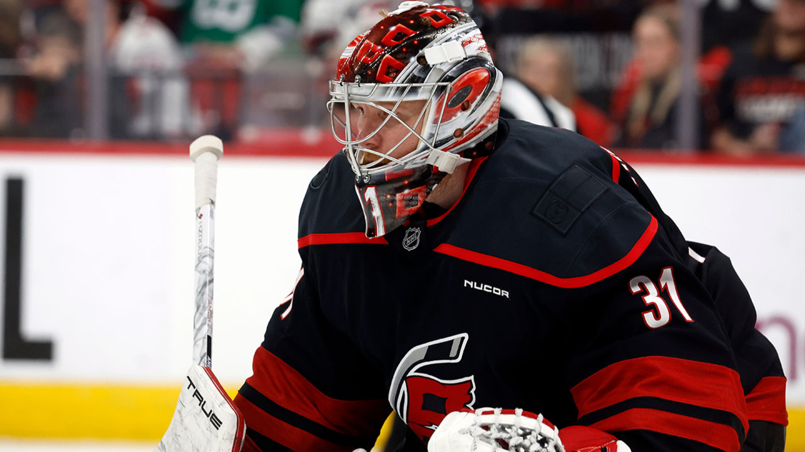 NHL Playoffs: Canes look to take commanding series lead vs. Flyers