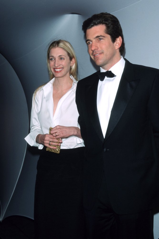 John F. Kennedy, Jr. and his wife Carolyn Bessette pose for a picture at the Annual Fundraising Gala March 9, 1999 at the Whitney Museum of American Art in New York City. 