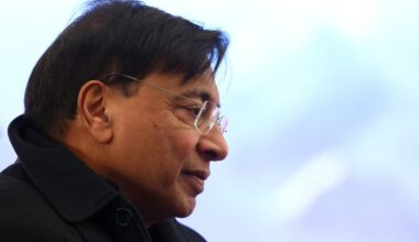 Cricket-Lakshmi Mittal, Poonawalla-led group to buy IPL franchise for $1.65 billion