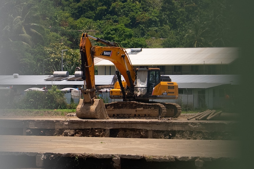 A photo of a traktor at work at the mine site.