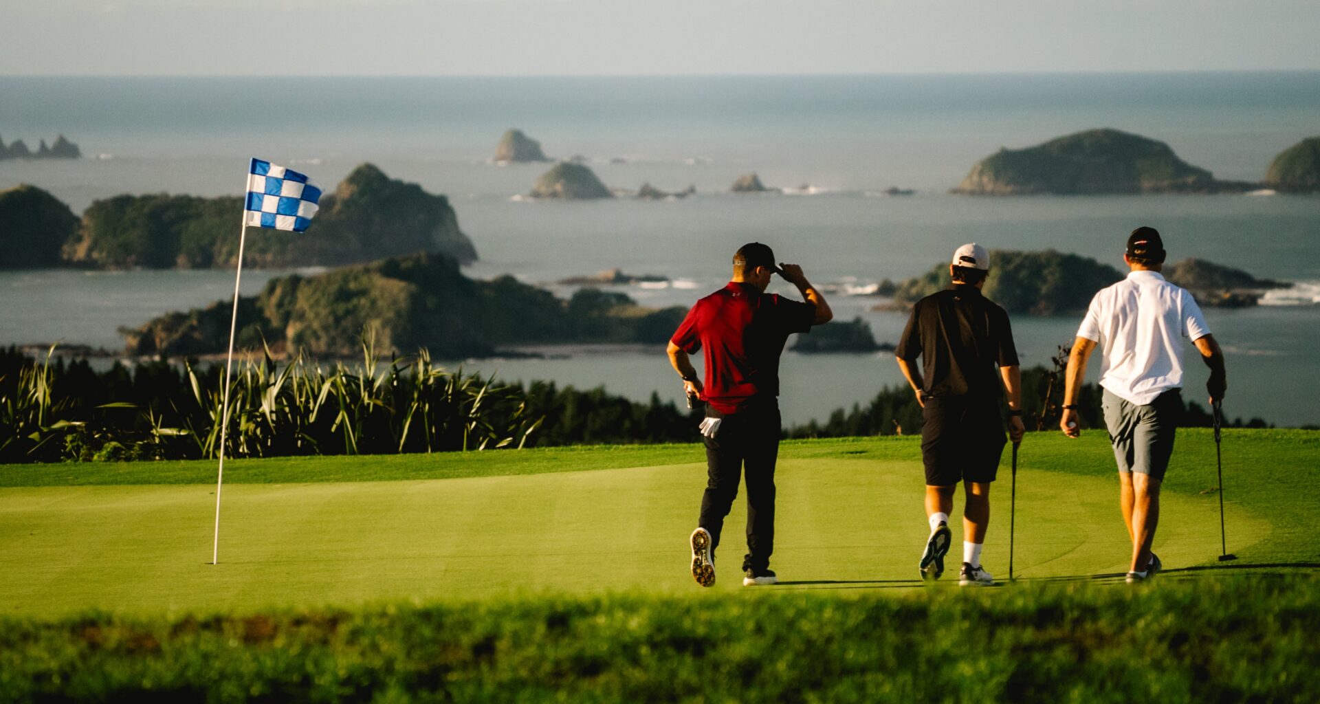 Touring New Zealand: The complete golfing package - Features