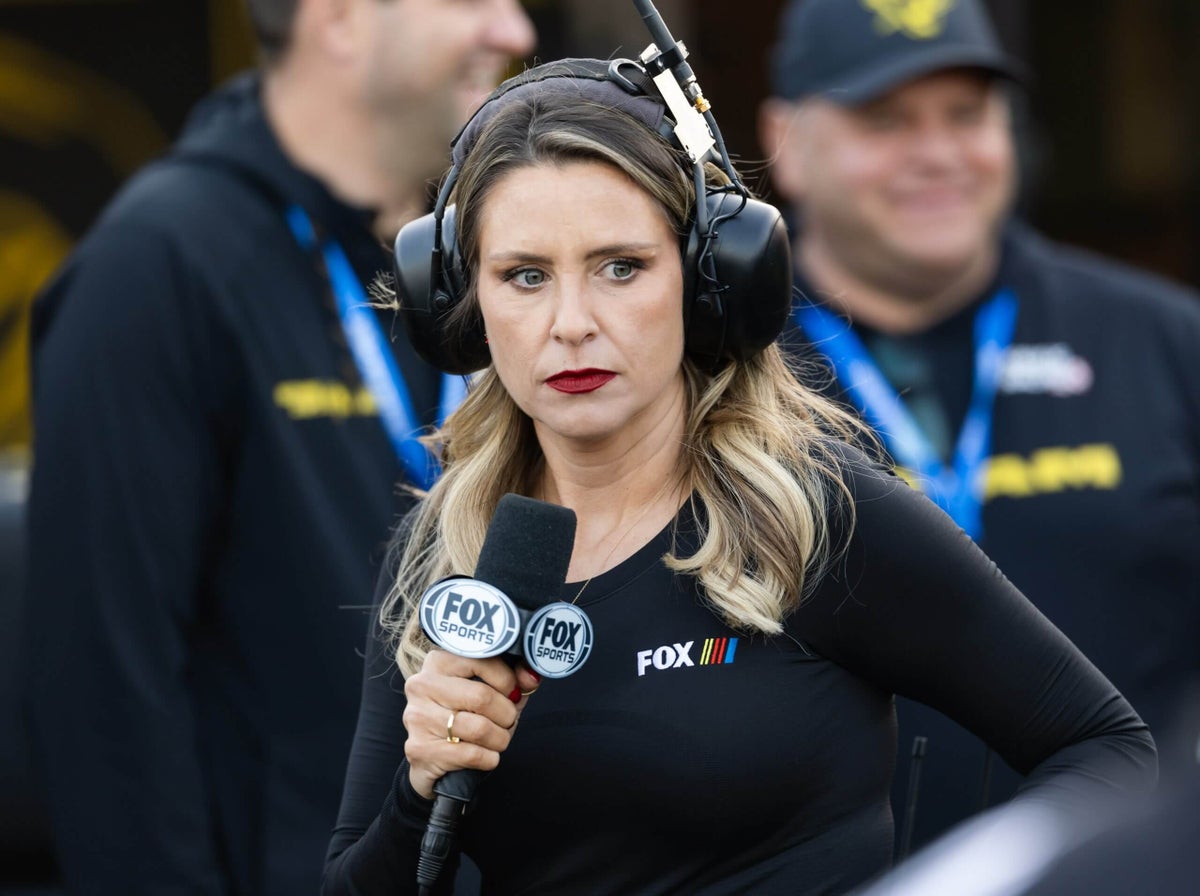 NASCAR pit crew member saves Fox Sports reporter from 4,000-pound cart at Dover