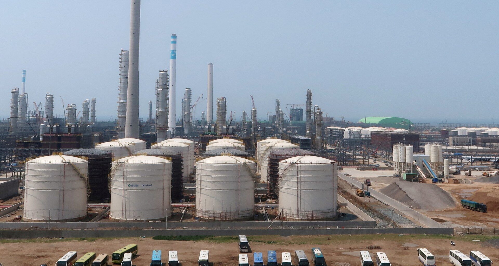 China blocks US sanctions against five ‘teapot’ refineries | Business and Economy News