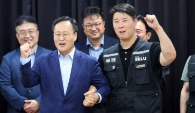AI turned Samsung into a $1 trillion company. Its workers want a bigger slice of the pie