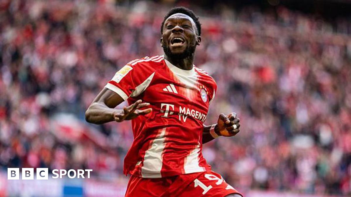 Alphonso Davies celebrates
