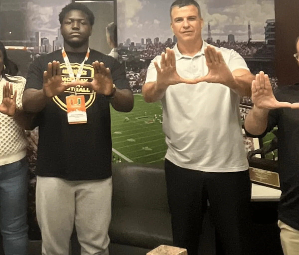 5-Star DL David Folorunsho commits to Notre Dame Football