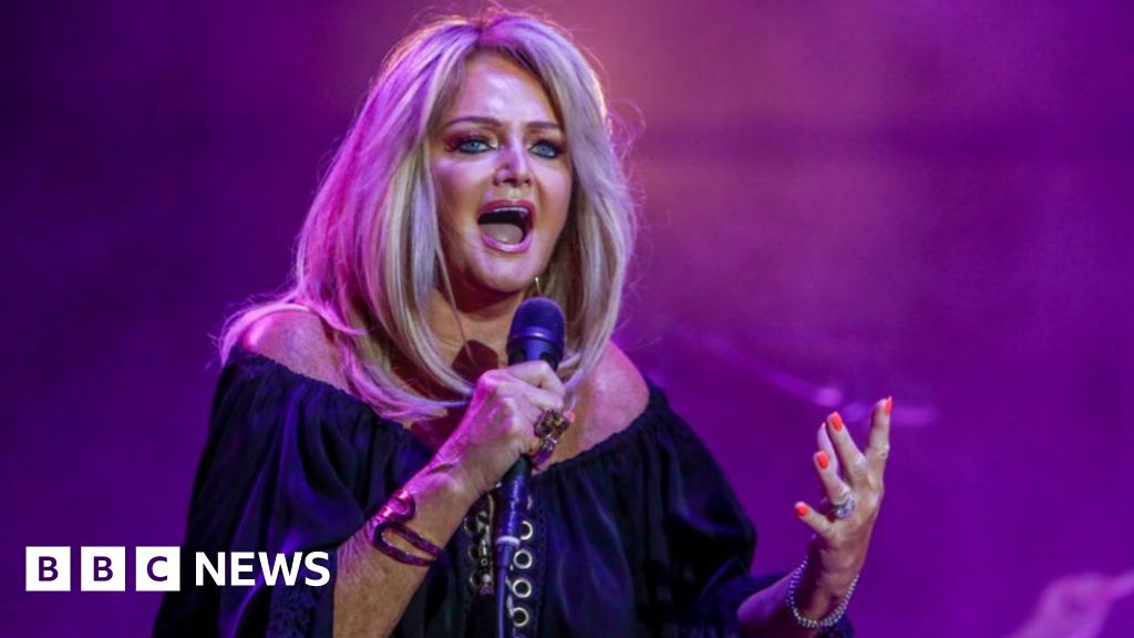 Bonnie Tyler rushed to hospital for surgery - BBC