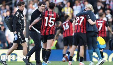 Bournemouth manager Andoni Iraola celebrates at the end of the match with Adam Smith