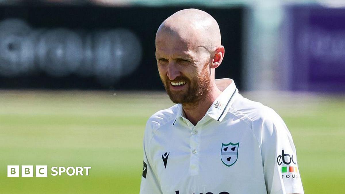 Olly Hannon-Dalby in action for Worcestershire
