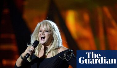 Bonnie Tyler in induced coma after emergency intestinal surgery | Bonnie Tyler