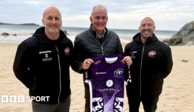 Richard Wastnage (centre) is welcomed to the club by joint-head coaches Gavin Cattle (left) and Alan Paver