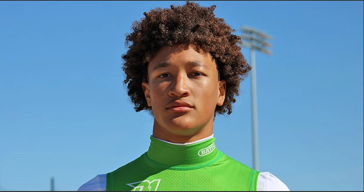 Oregon offers 2028 safety Legarrette Blount Jr., son of former standout Ducks and NFL RB