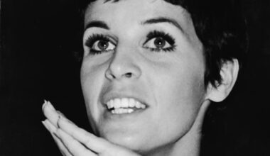 Claudine Longet: Singer embroiled in 1970s shooting scandal dies aged 84 - The Independent