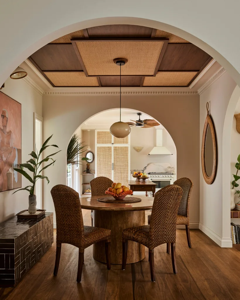 Dining table room with arch