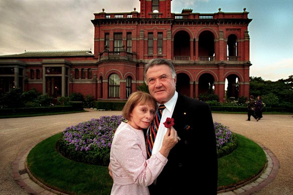 Richard and Jeanne Pratt in 1999, at the front of Raheen.