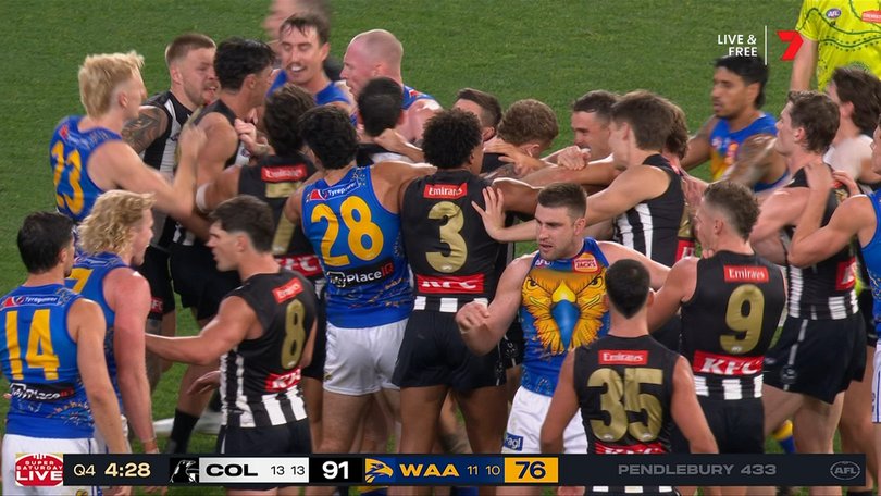 Melee following Jamie Elliott knee injury