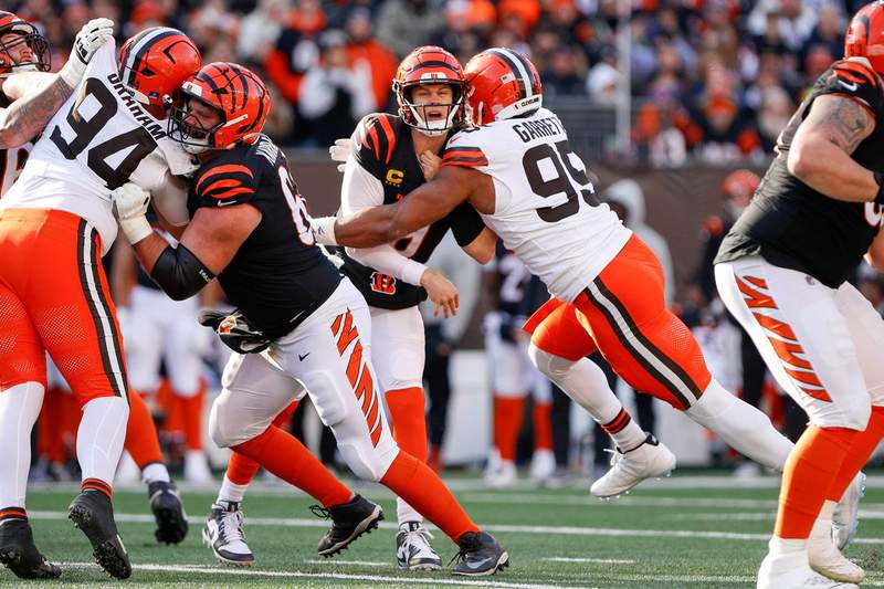 “Make Hitting QBs Legal Again”: 2 NFL Veterans With, 1,324 Tackles Combined, Campaigns for Major Rule Change
