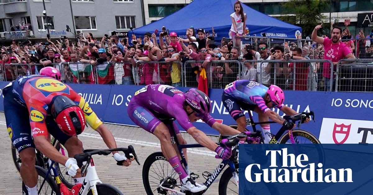 Giro d’Italia: Paul Magnier powers to victory in another nail-biting sprint | Giro d'Italia