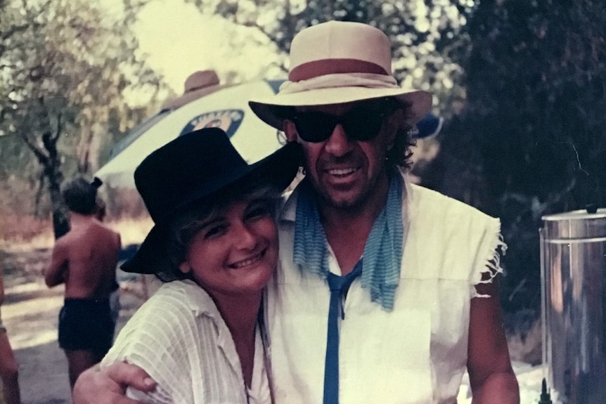 Photo from 1908s of woman and man posing for photo with arms around one another