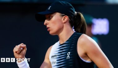 Iga Swiatek celebrates a point with a clenched fist during the Italian Open