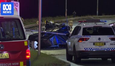 Police investigate triple fatal road crash in Sans Souci, in Sydney's south