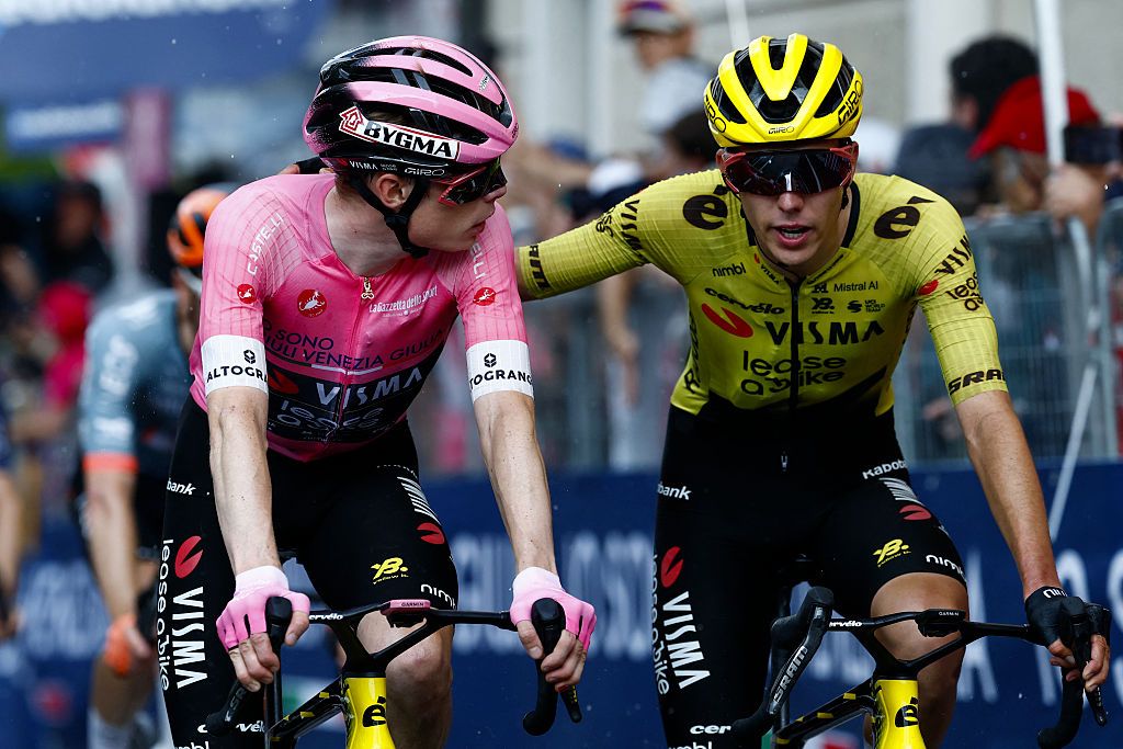 Team Visma Lease a Bike Danish rider Jonas Vingegaard and teammate Italian rider Davide Piganzoli cross the finish line of the 18th stage of the Giro d'Italia 2026 - Tour of Italy cycling race between Fai della Paganella and Pieve di Soligo, Italy, on May 28, 2026. (Photo by Luca Bettini / AFP)