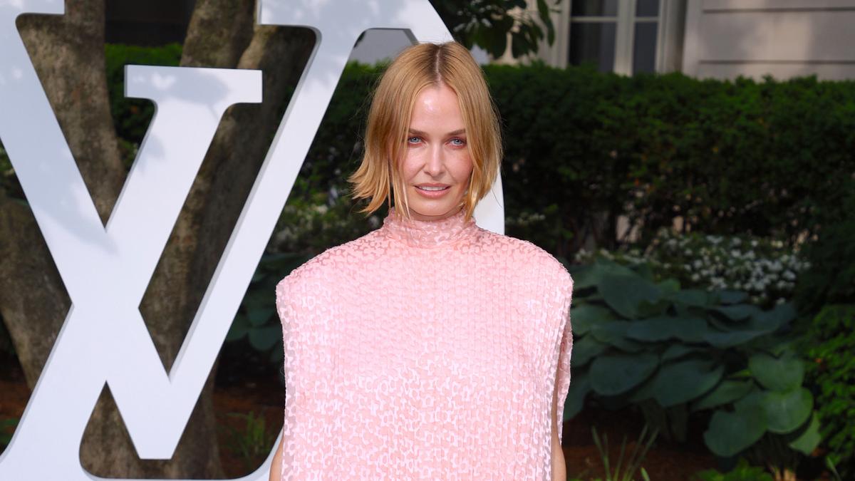 Lara Worthington: Aussie model makes fashion statement $27k dress in New York