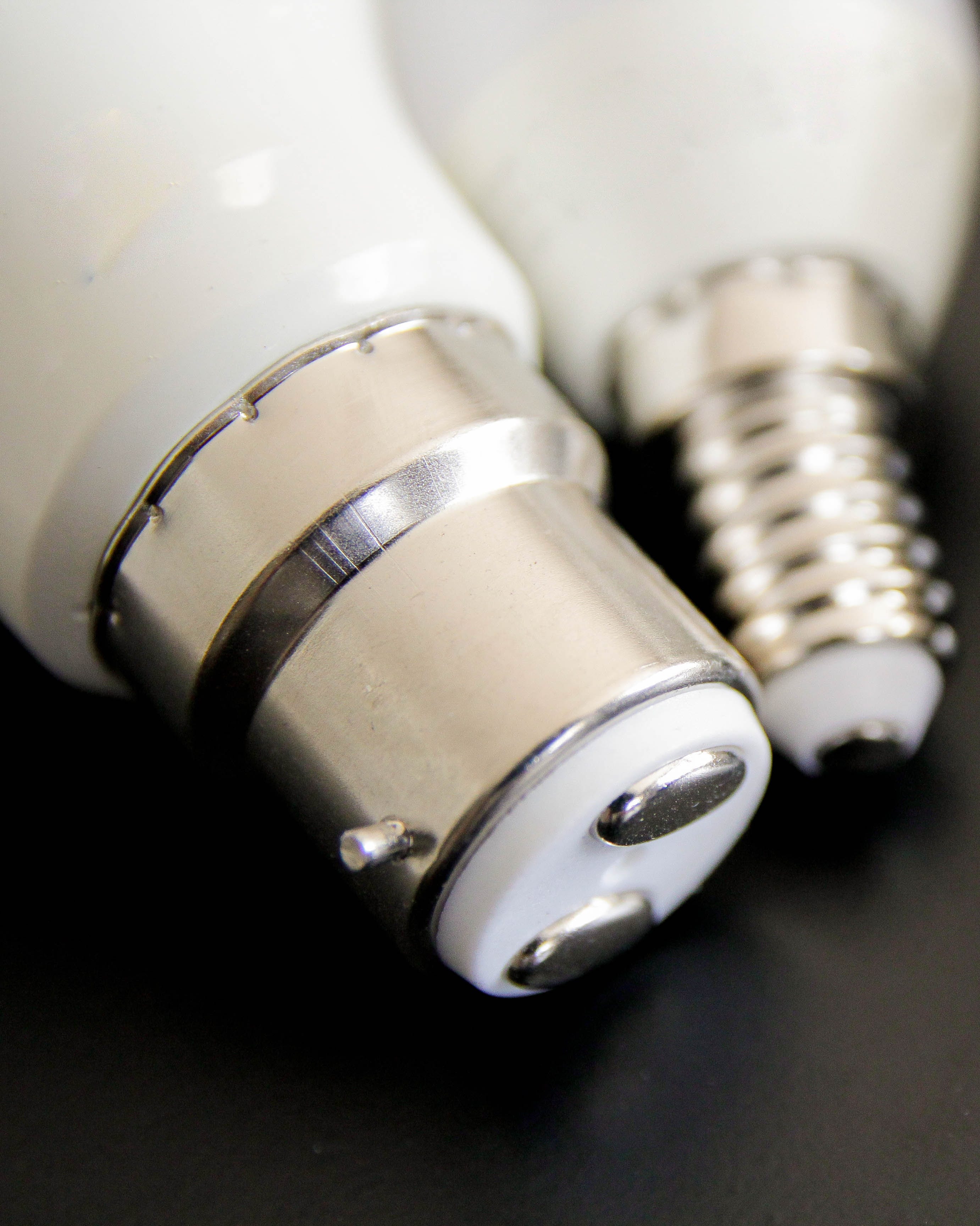 Florescent light bulbs to never toss in the trash