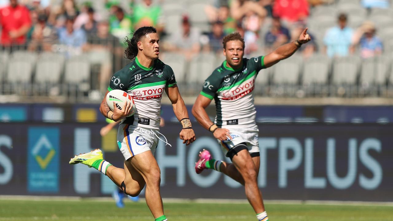 LIVE UPDATES, Gold Coast Titans v Canberra Raiders, live blog, teams, stats, Round 9, start time, Kaeo Weekes, Keano Kini