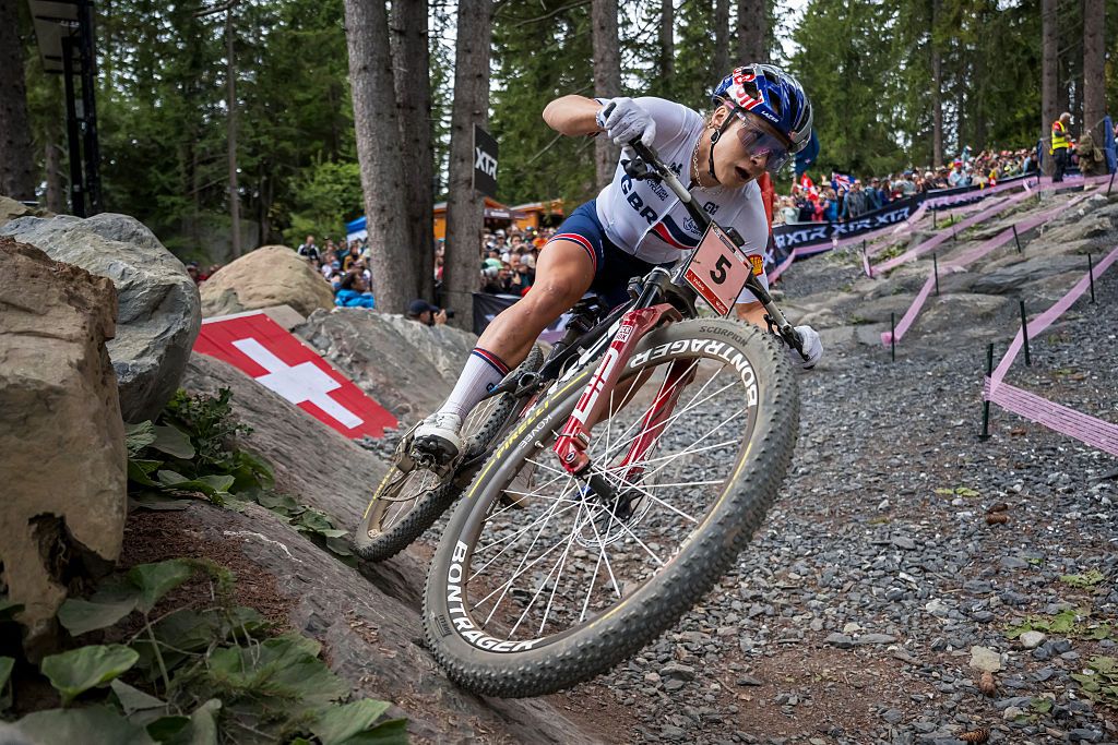 Britain's Evie Richards competes in the Women's elite Cross-country Olympic race as part of the 2025 UCI Mountain Bike World Championships in Crans-Montana on September 13, 2025. (Photo by Fabrice COFFRINI / AFP via Getty Images)