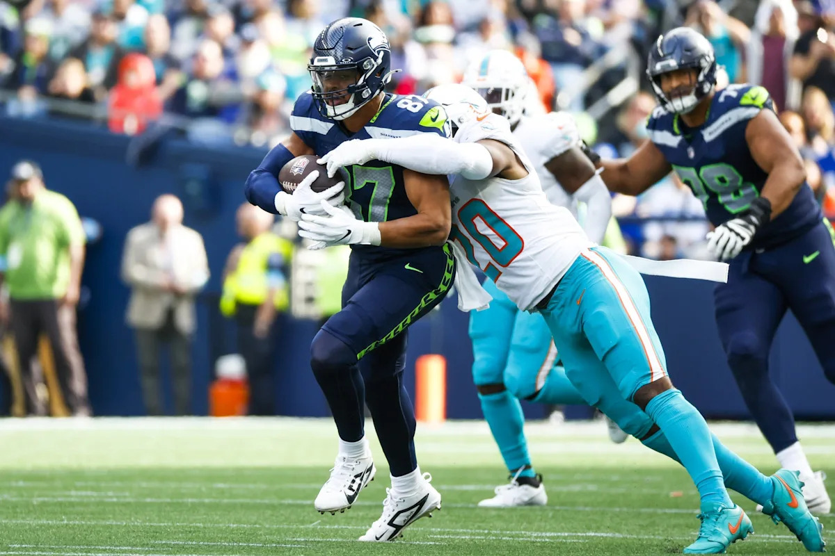 The newest deal signed elsewhere in the NFL should have one of the Miami Dolphins' best players seeing dollar signs