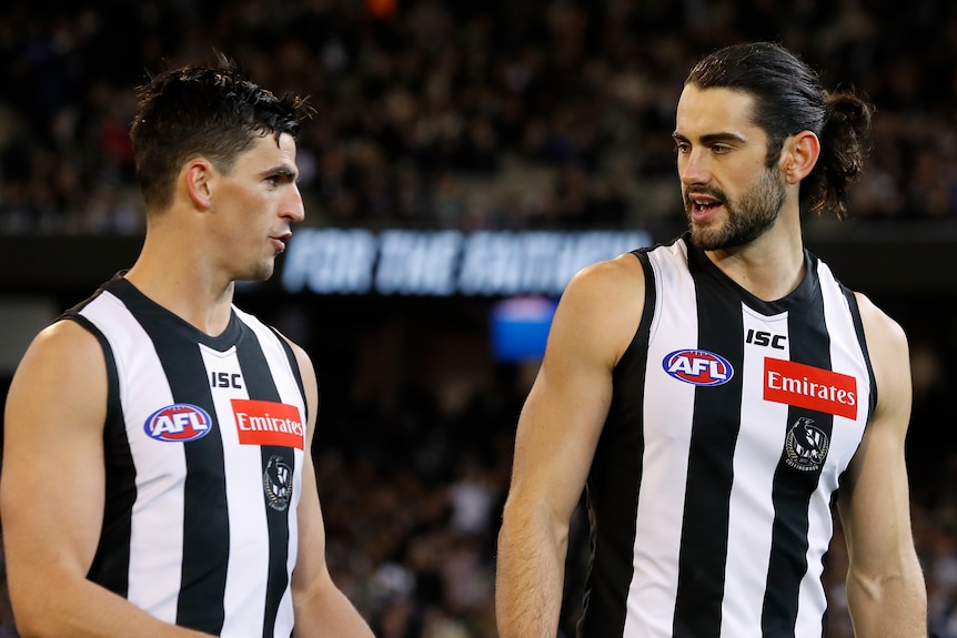 Scott Pendlebury and Brodie Grundy talk during a match