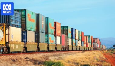 Cancellation 'disaster' for business that expected Inland Rail for 25 years