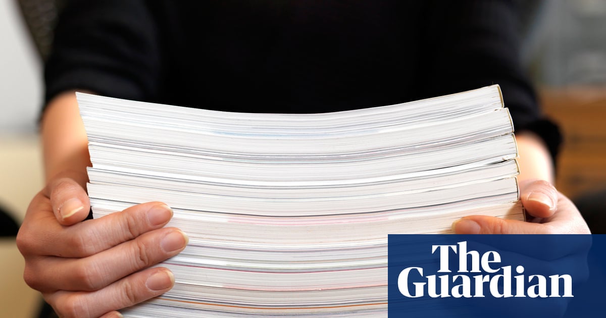 ‘Obvious markers of AI’: doubts raised over winner of short story prize | Books
