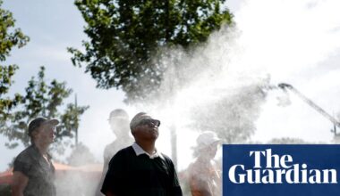 Players tackle blistering heat at start of French Open in test of endurance | French Open