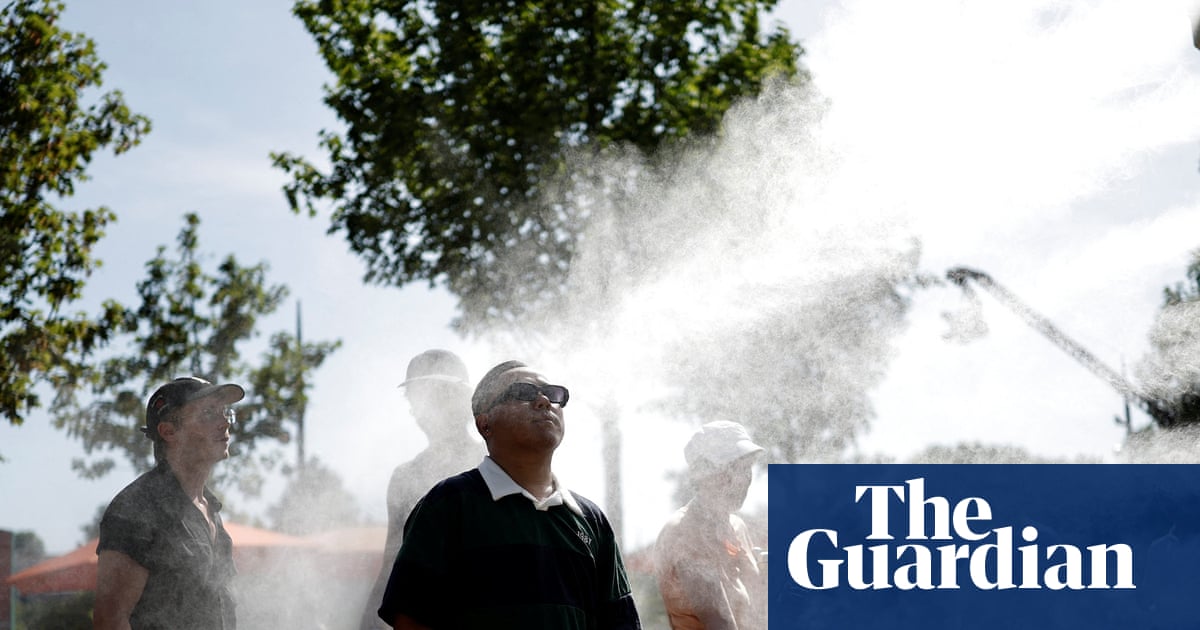Players tackle blistering heat at start of French Open in test of endurance | French Open