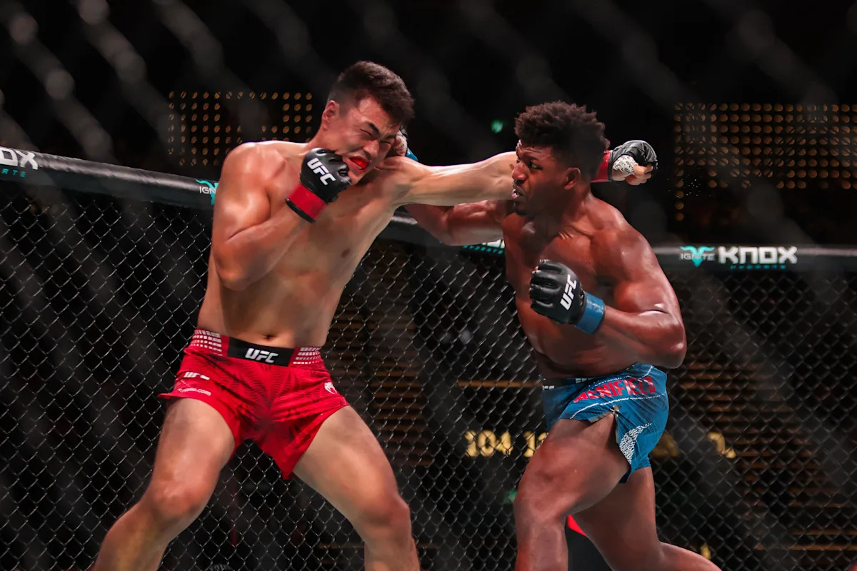 Video: Alonzo Menifield destroying Zhang Mingyang at UFC Macau