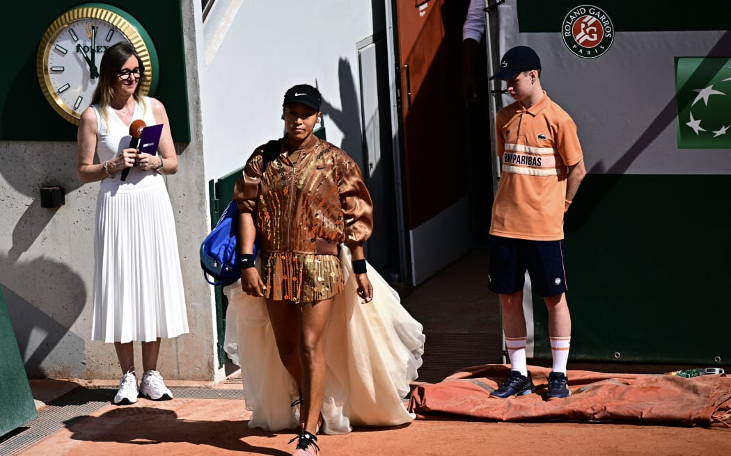 Japan's Naomi Osaka (C) arrives prior to her women's singles match against Croatia's Donna Vekic on day 5 of the French Open tennis tournament on Court Simonne-Mathieu at the Roland-Garros Complex in Paris on May 28, 2026. (Photo by JULIEN DE ROSA / AFP)
