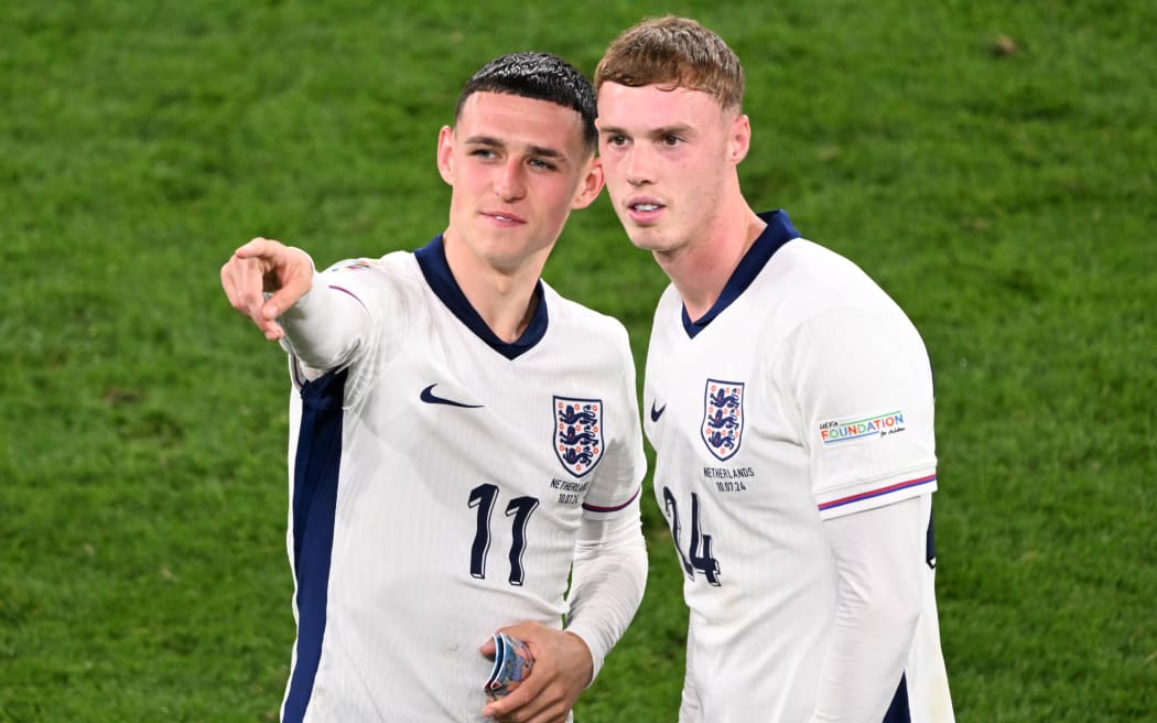 England midfielders Phil Foden (L) and Cole Palmer.