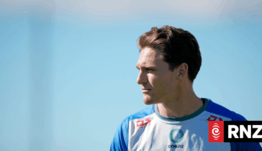 NRL: NZ Warriors star Luke Metcalf signs with St George-Illawarra Dragons, but still has role to play