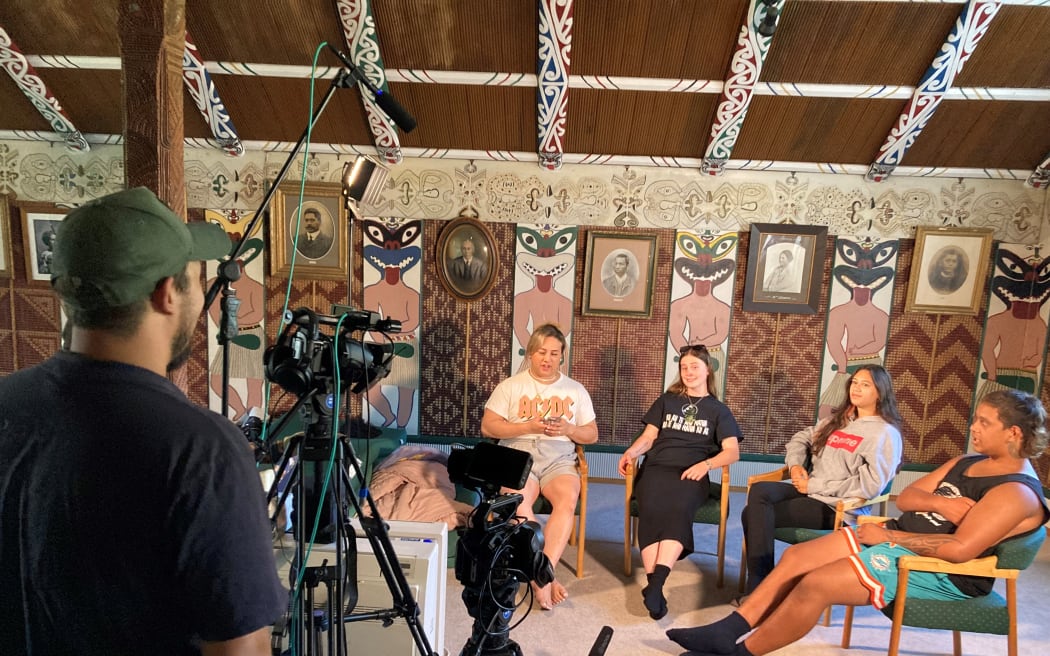 Rangatahi from Hawkes Bay filming a social media campaign to promote their healthy eating guidelines.