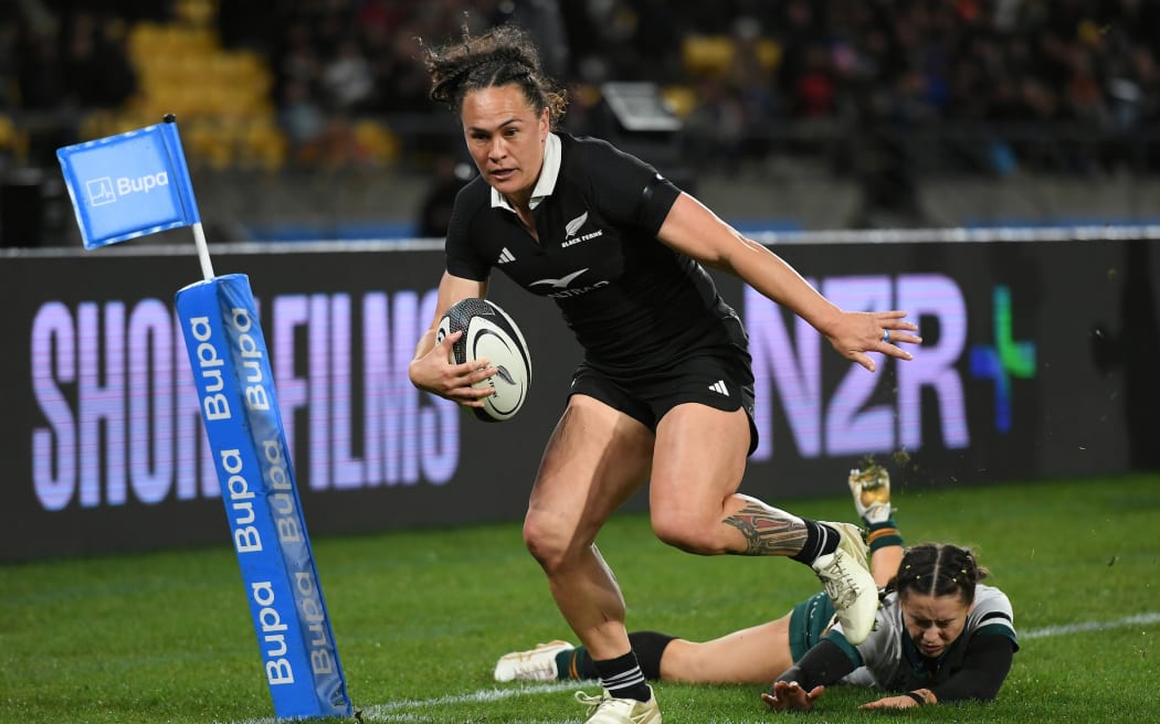 Portia Woodman-Wickliffe of New Zealand scores a try, O’Reilly Cup, New Zealand Black Ferns v Australia.