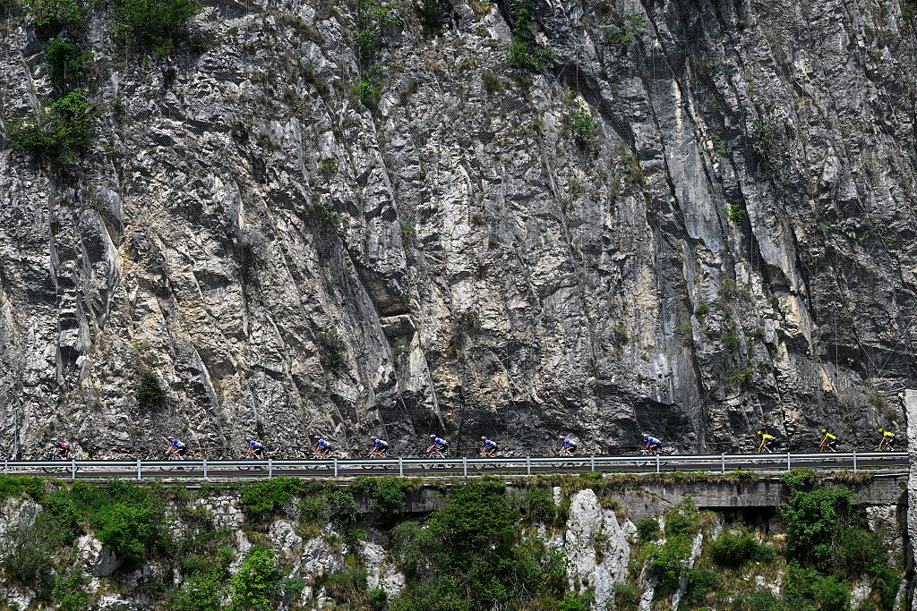 PIANCAVALLO, ITALY - MAY 30: A general view of the peloton passing through a landscape during the 109th Giro d&amp;apos;Italia 2026, Stage 20 a 200km stage from Gemona del Friuli to Piancavallo 1289m / #UCIWT / on May 30, 2026 in Piancavallo, Italy. (Photo by Tim de Waele/Getty Images)