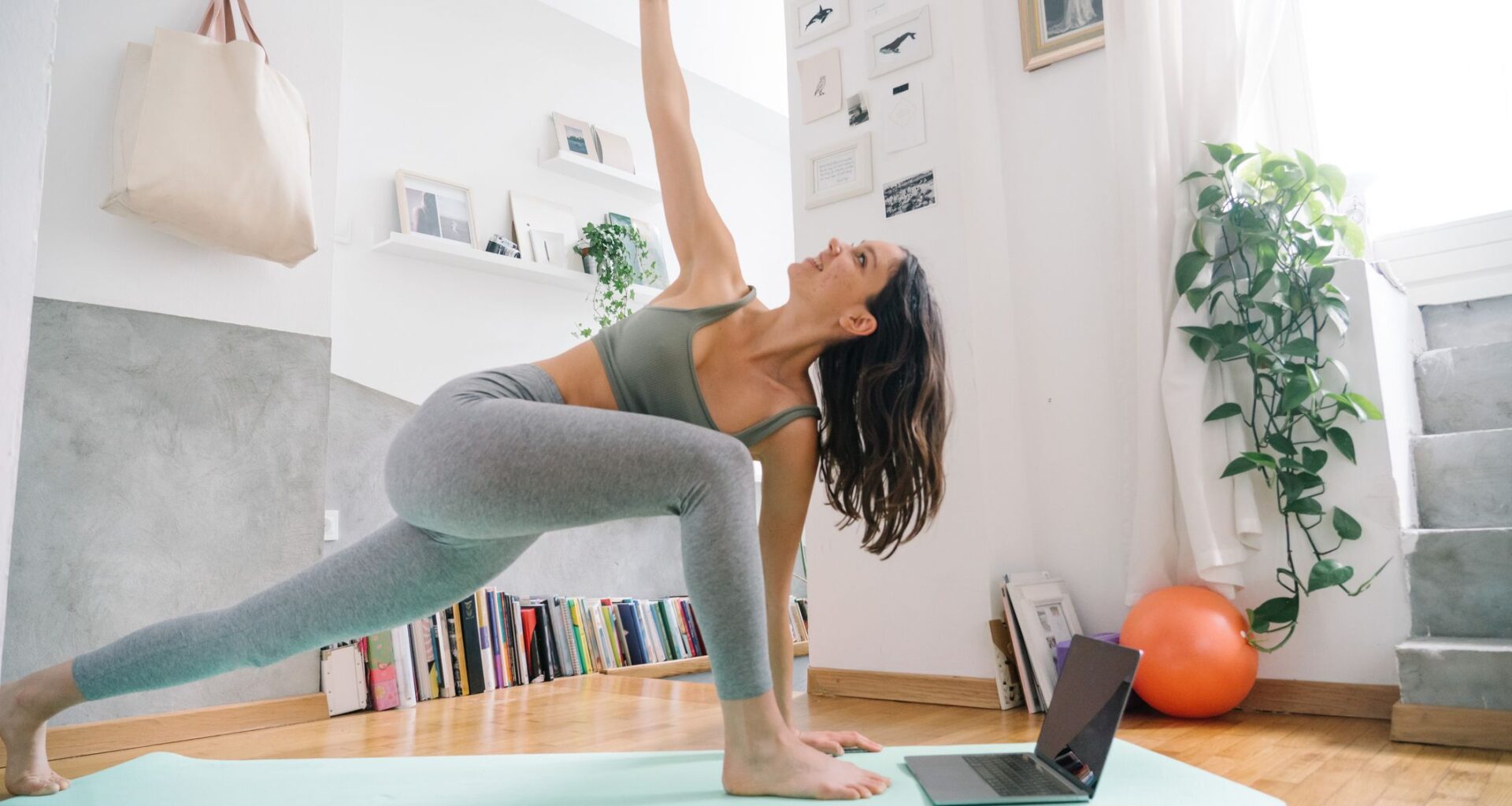 Do you have sore hips? I asked a pain specialist why this happens and how to improve it