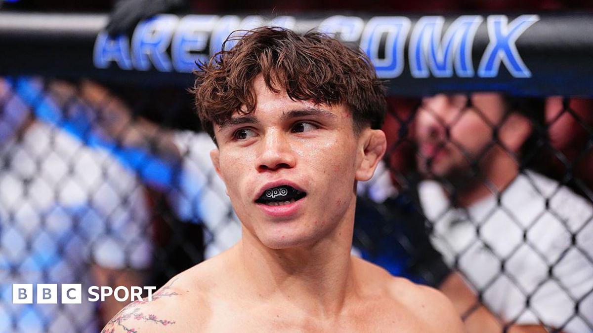 Lone'er Kavanagh before facing Brandon Moreno in Mexico City last month