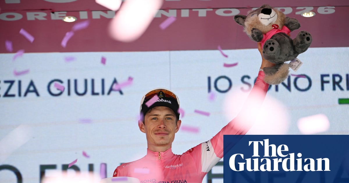 Giro d’Italia: Jonas Vingegaard grabs pink jersey with solo summit stage win | Giro d'Italia