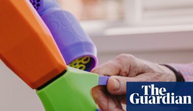 An industry targeting Australia’s ageing population is growing, but can AI deliver more humanity in aged care? | Aged care