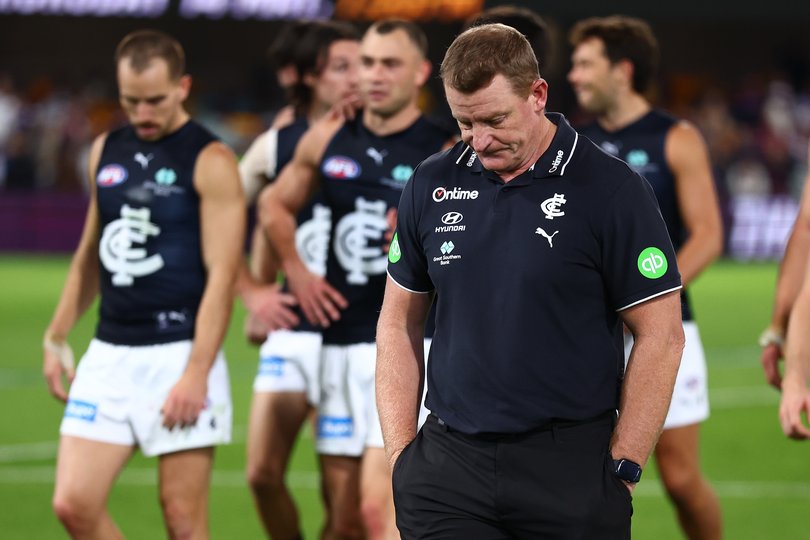 Michael Voss, Senior Coach of the Blues and the team leave the field
