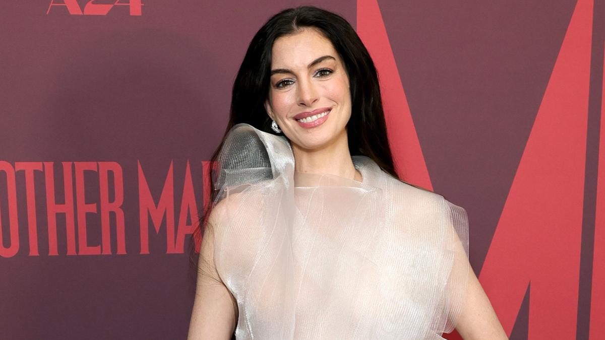 Anne Hathaway reveals she was ‘legally blind’ in one eye for 10 years before getting surgery