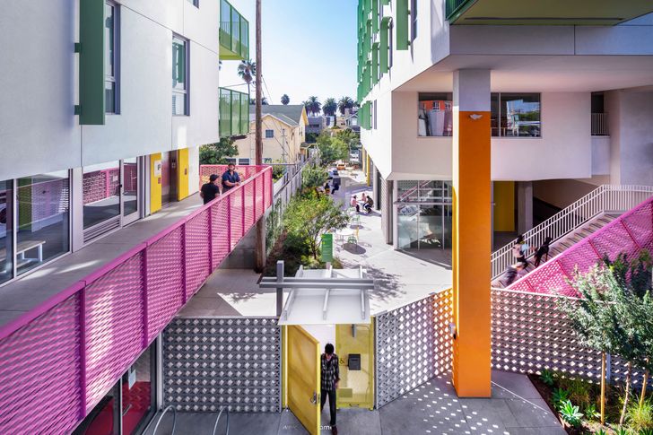 Santa Monica Vermont Apartments – Koning Eizenberg Architecture (East Hollywood).